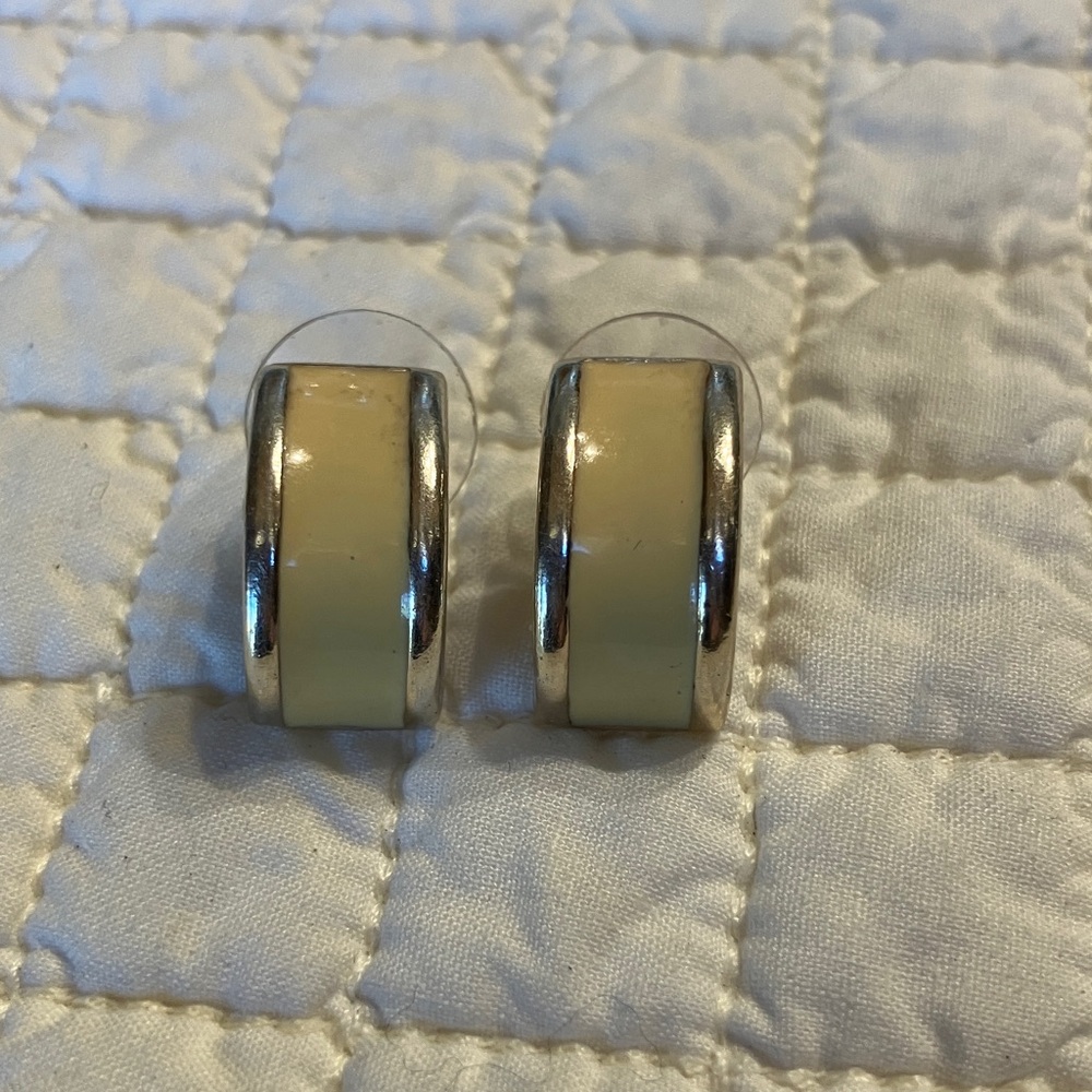 Vintage Classic Cream & Gold 1/2-Hoop Earrings